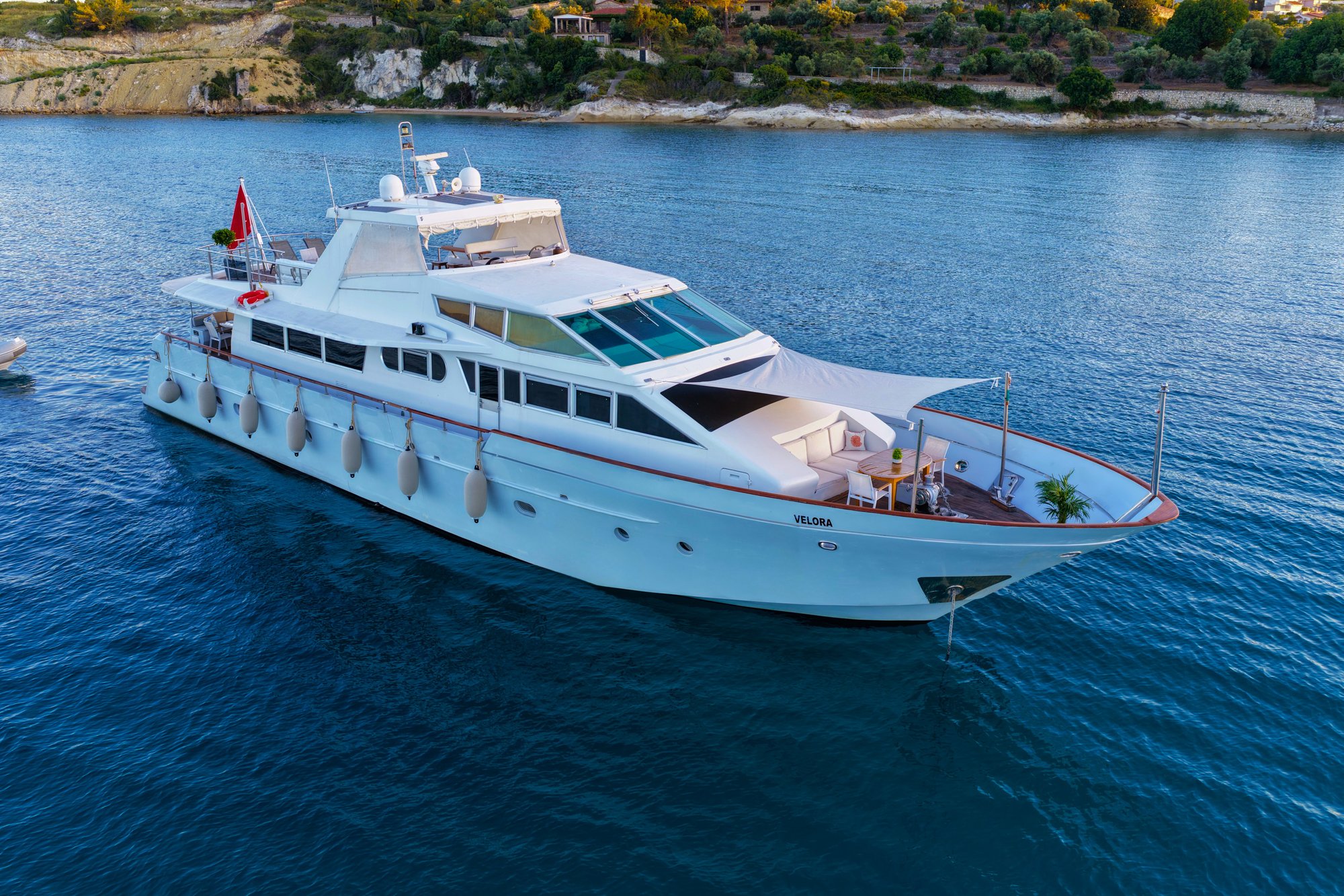 Velora, 27m Benetti motor yacht off the Çeşme coast